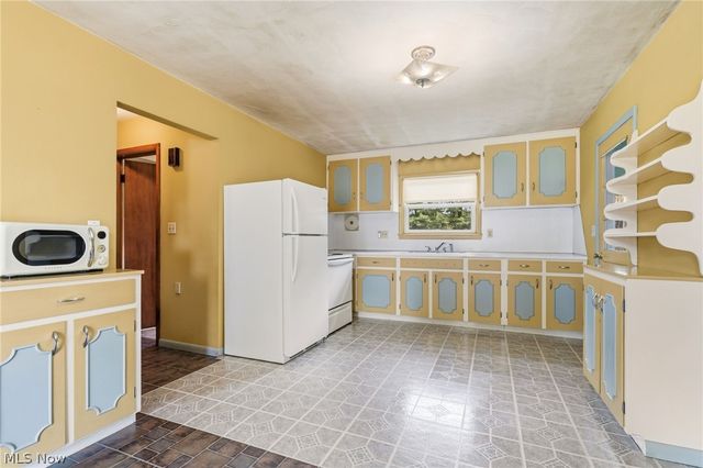 9864 Louisville Street NE, Louisville, OH 44710