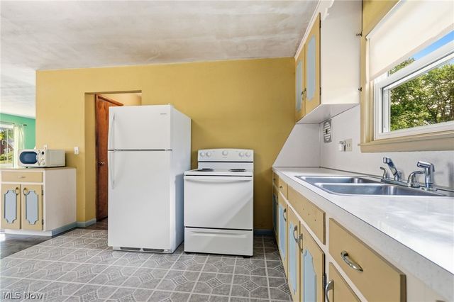 9864 Louisville Street NE, Louisville, OH 44710