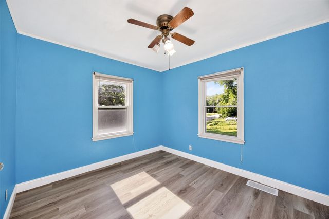 6002 Rollins Avenue, Des Moines, IA 50312