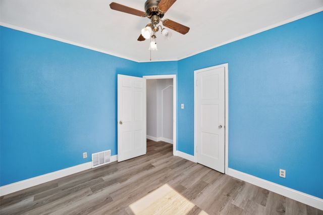6002 Rollins Avenue, Des Moines, IA 50312