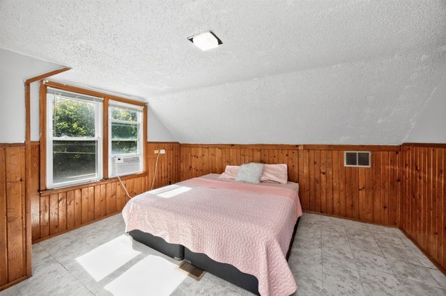 6002 Rollins Avenue, Des Moines, IA 50312