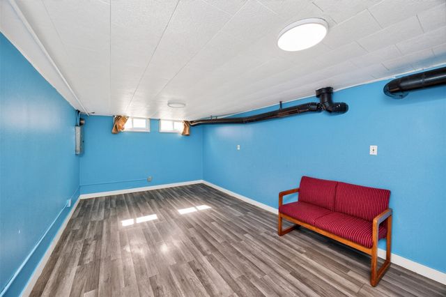 6002 Rollins Avenue, Des Moines, IA 50312