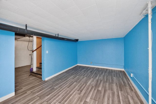 6002 Rollins Avenue, Des Moines, IA 50312