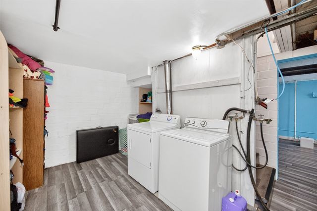 6002 Rollins Avenue, Des Moines, IA 50312