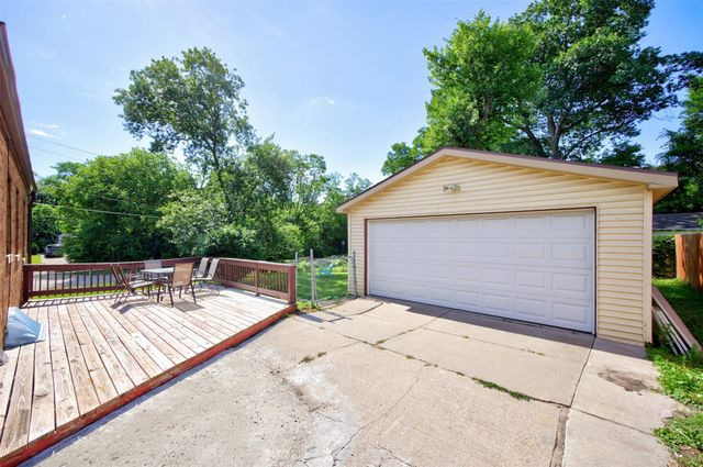 6002 Rollins Avenue, Des Moines, IA 50312
