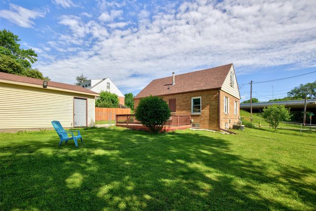 6002 Rollins Avenue, Des Moines, IA 50312