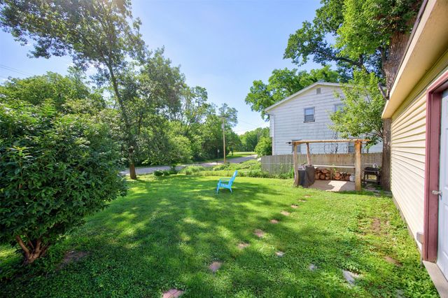 6002 Rollins Avenue, Des Moines, IA 50312