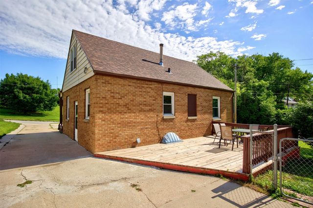 6002 Rollins Avenue, Des Moines, IA 50312