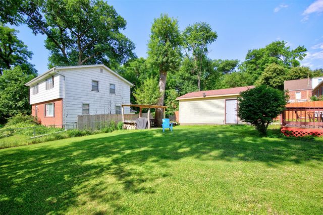 6002 Rollins Avenue, Des Moines, IA 50312