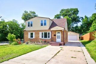 6002 Rollins Avenue, Des Moines, IA 50312