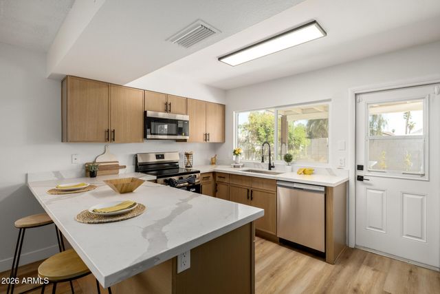 402 W EL PRADO Road, Chandler, AZ 85225