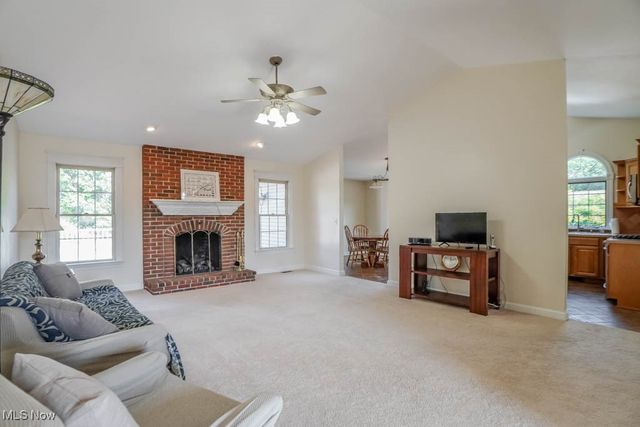 545 E Maple Street, Hartville, OH 44632