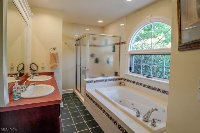 545 E Maple Street, Hartville, OH 44632