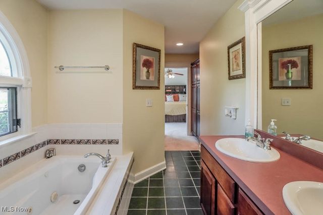 545 E Maple Street, Hartville, OH 44632