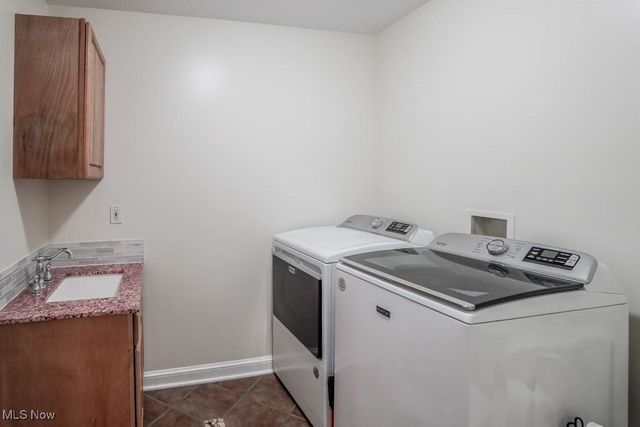 545 E Maple Street, Hartville, OH 44632