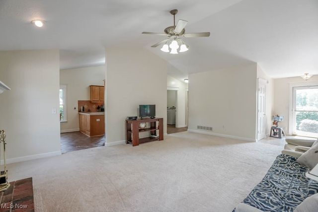 545 E Maple Street, Hartville, OH 44632