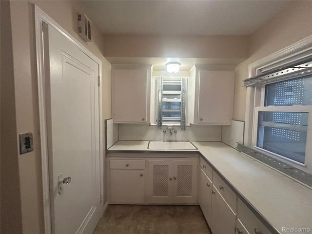 5290 University Place, Detroit, MI 48224