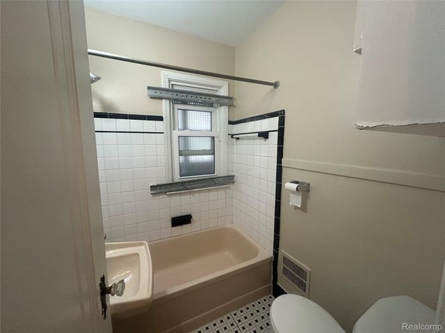 5290 University Place, Detroit, MI 48224
