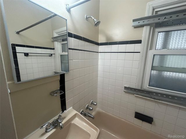 5290 University Place, Detroit, MI 48224