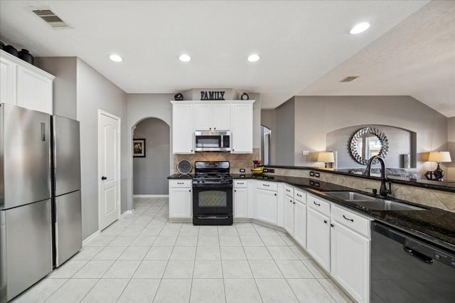 1818 High Falls Lane, Pearland, TX 77581