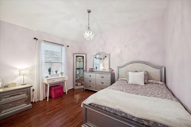 1818 High Falls Lane, Pearland, TX 77581