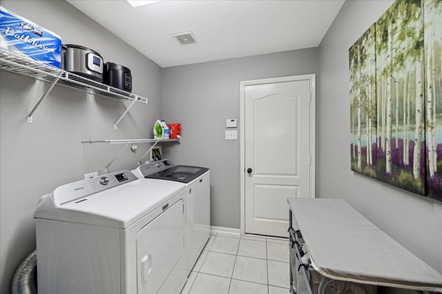 1818 High Falls Lane, Pearland, TX 77581