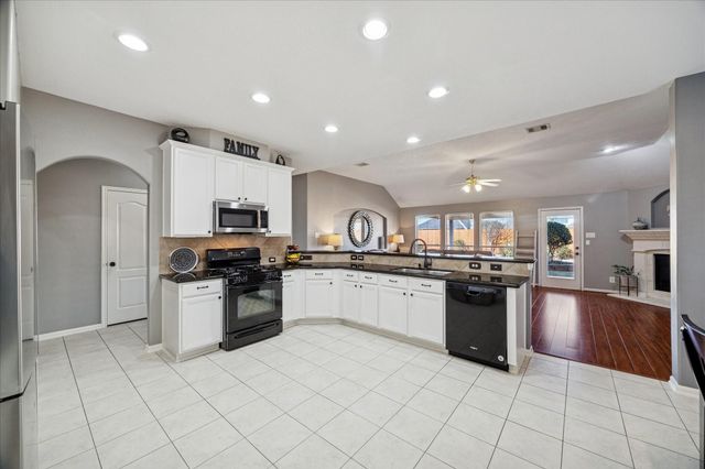 1818 High Falls Lane, Pearland, TX 77581