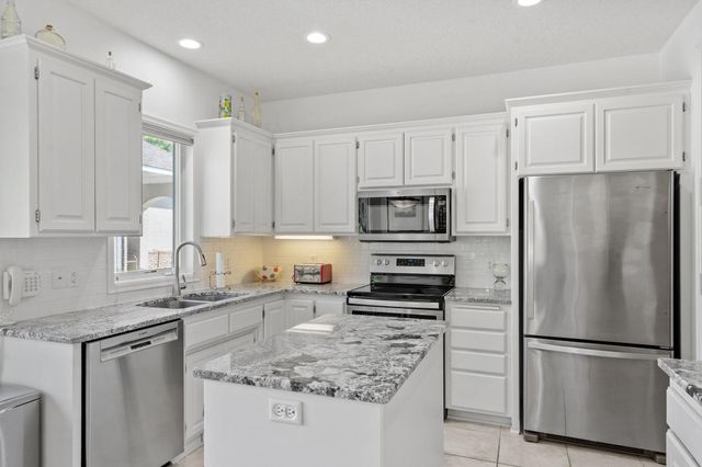 12525 42nd Avenue N, Plymouth, MN 55441