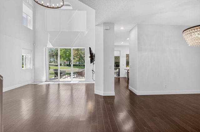 10530 Lake Vista Circle, Boca Raton, FL 33498