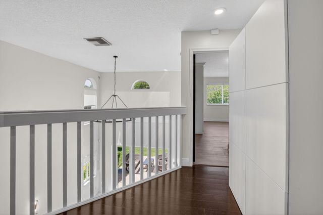 10530 Lake Vista Circle, Boca Raton, FL 33498