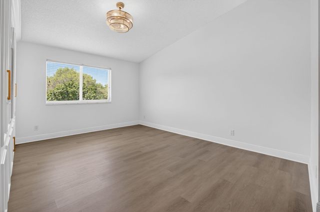 10530 Lake Vista Circle, Boca Raton, FL 33498