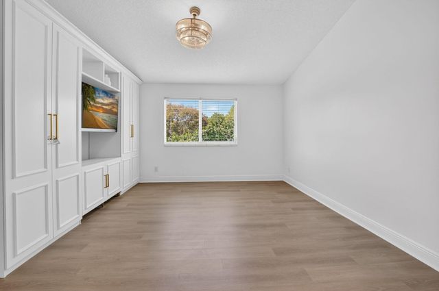 10530 Lake Vista Circle, Boca Raton, FL 33498