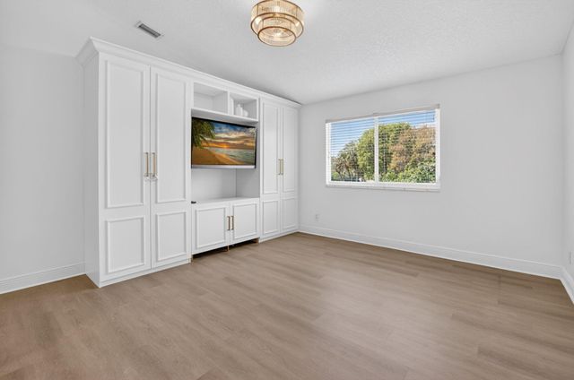 10530 Lake Vista Circle, Boca Raton, FL 33498