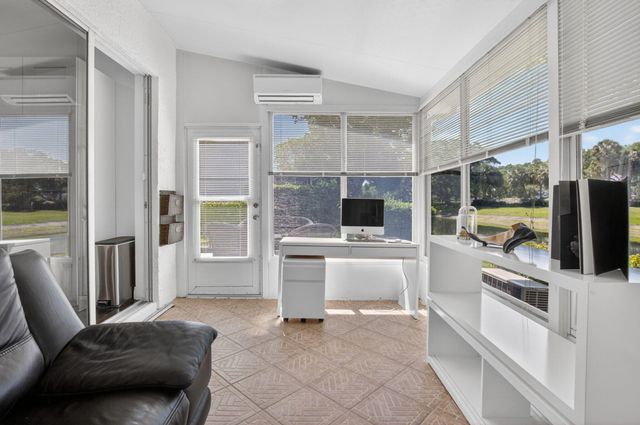 10530 Lake Vista Circle, Boca Raton, FL 33498