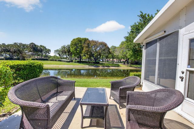 10530 Lake Vista Circle, Boca Raton, FL 33498