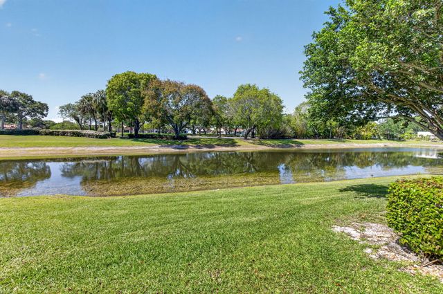 10530 Lake Vista Circle, Boca Raton, FL 33498