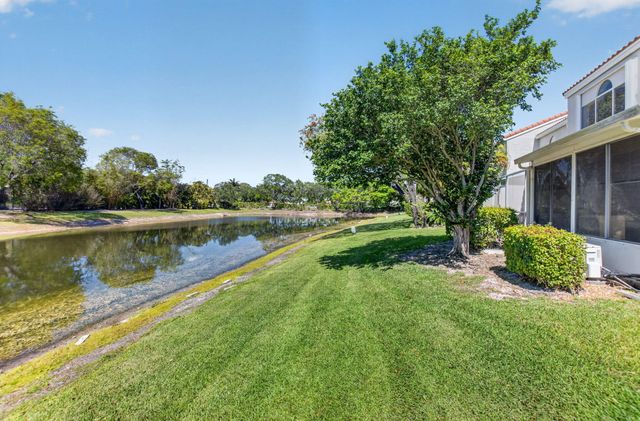 10530 Lake Vista Circle, Boca Raton, FL 33498