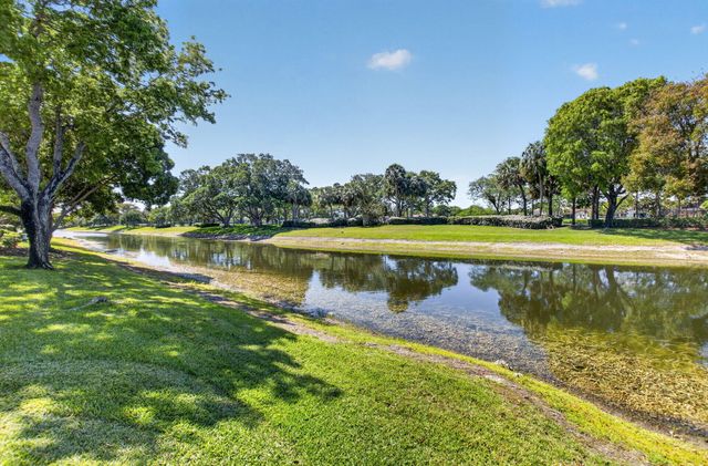 10530 Lake Vista Circle, Boca Raton, FL 33498