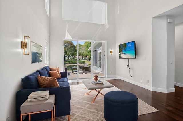 10530 Lake Vista Circle, Boca Raton, FL 33498