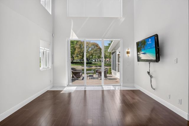 10530 Lake Vista Circle, Boca Raton, FL 33498