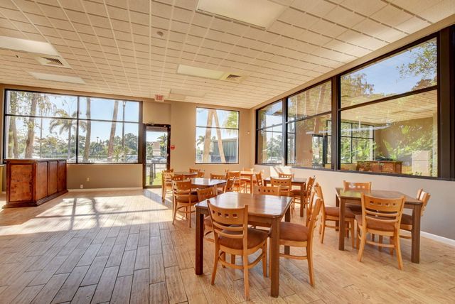 10530 Lake Vista Circle, Boca Raton, FL 33498