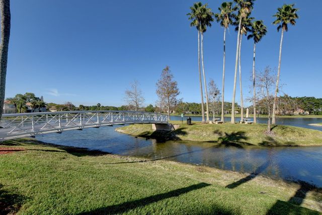 10530 Lake Vista Circle, Boca Raton, FL 33498