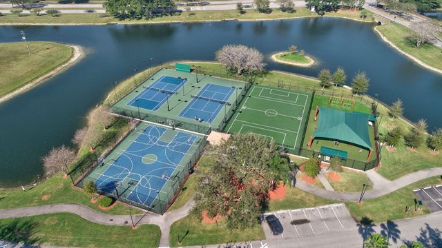 10530 Lake Vista Circle, Boca Raton, FL 33498