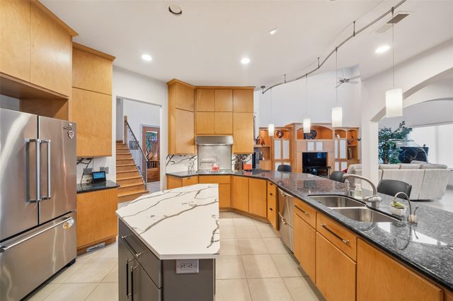 142 Creekwood E, Montgomery, TX 77356