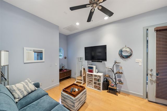 142 Creekwood E, Montgomery, TX 77356