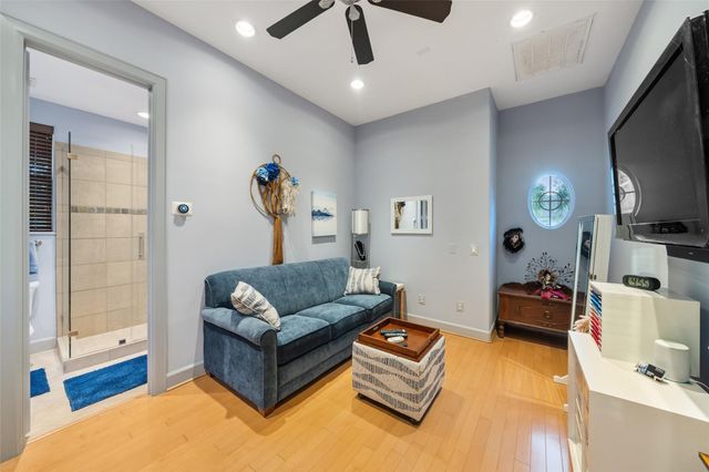 142 Creekwood E, Montgomery, TX 77356