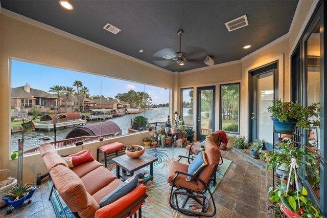 142 Creekwood E, Montgomery, TX 77356