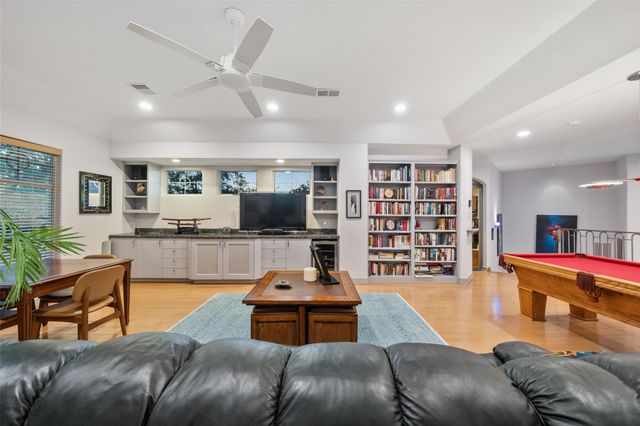 142 Creekwood E, Montgomery, TX 77356