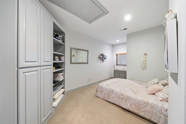 142 Creekwood E, Montgomery, TX 77356