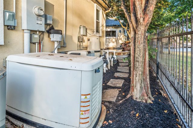 142 Creekwood E, Montgomery, TX 77356